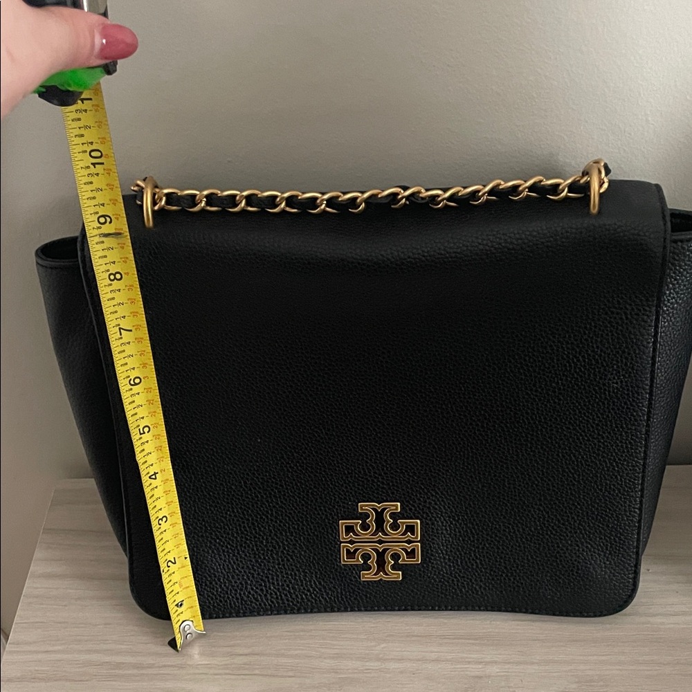 Tory Burch Black Leather Shoulder Bag with Gold Chain - Picture 8 of 8